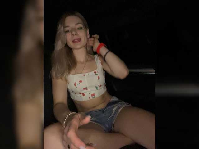 miahollis online show from July 17, 8:42 pm