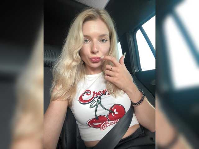 miahollis online show from July 26, 2:00 pm