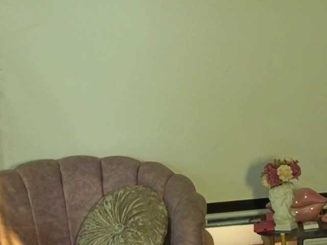 miasecretoficial online show from July 26, 10:20 am
