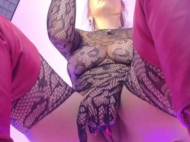 miasecretoficial online show from July 31, 6:52 am