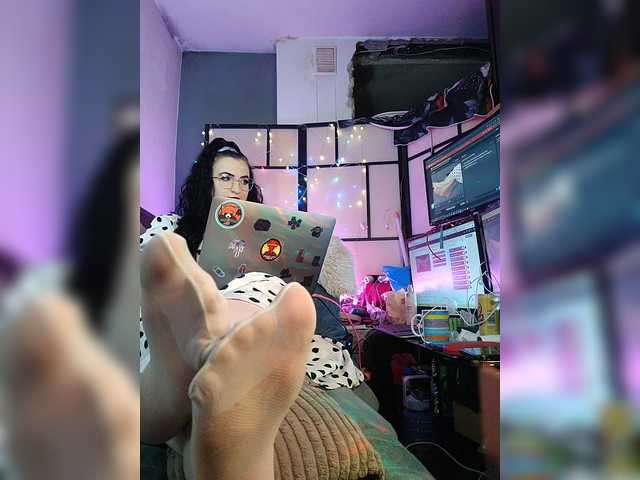 monikanylon online show from August 5, 7:45 pm