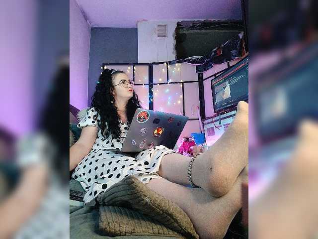 monikanylon online show from August 5, 8:51 pm