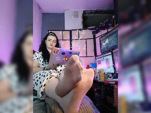 monikanylon online show from August 5, 9:57 pm