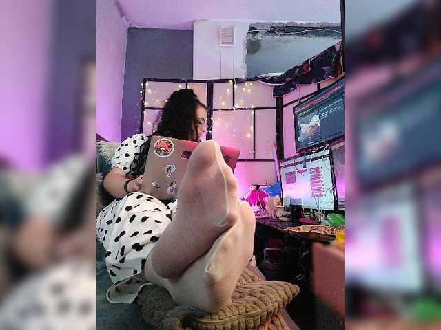 monikanylon online show from August 6, 2:38 pm