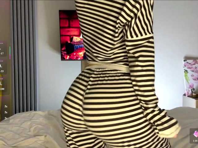 moonavelle online show from August 14, 12:03 am