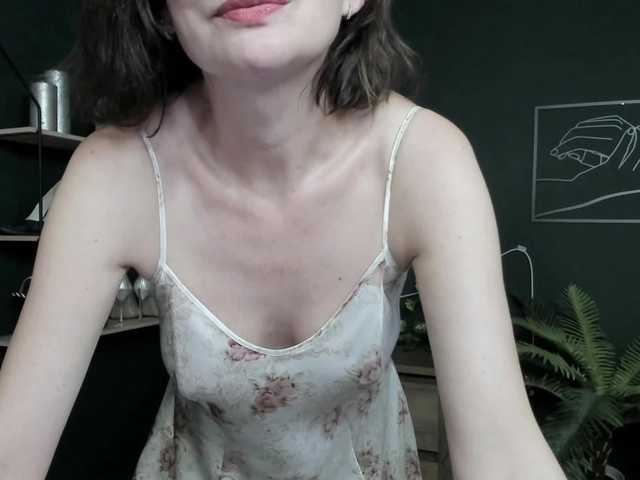 mrsVivian online show from July 31, 3:18 pm