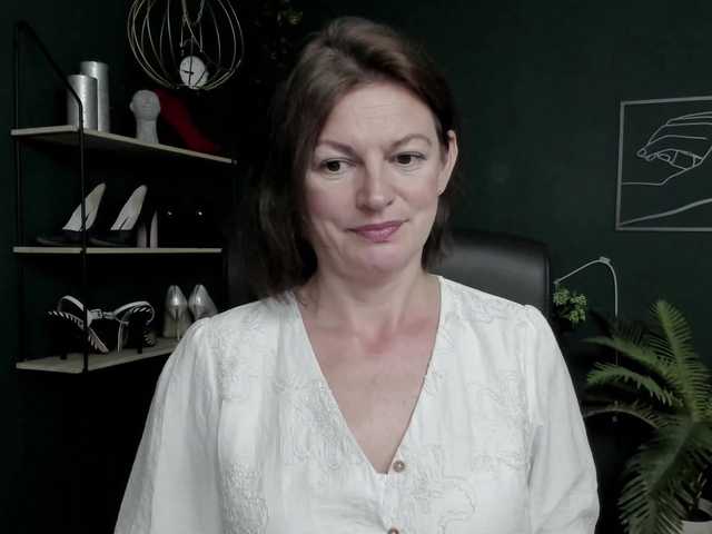 mrsVivian online show from August 3, 6:53 am