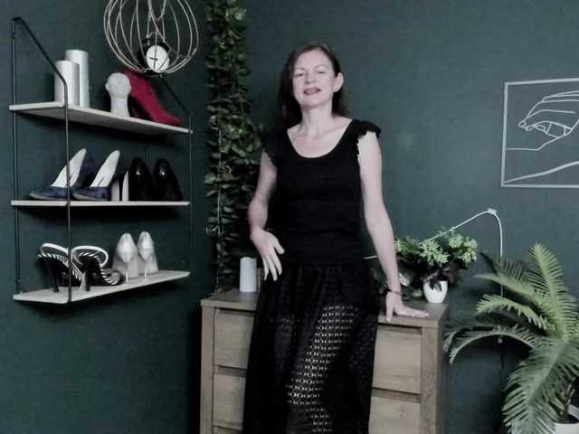 mrsVivian online show from August 10, 8:16 am