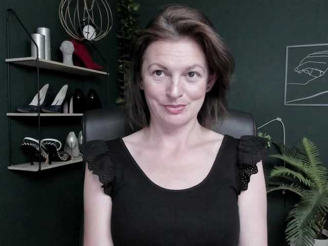 mrsVivian online show from August 10, 1:56 pm