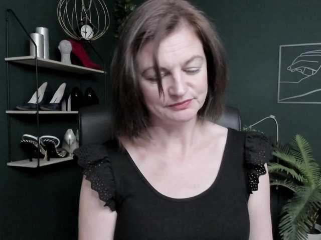 mrsVivian online show from August 10, 3:35 pm