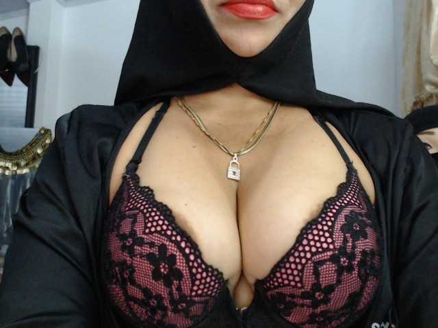 nadia-abaud online show from August 10, 2:57 am