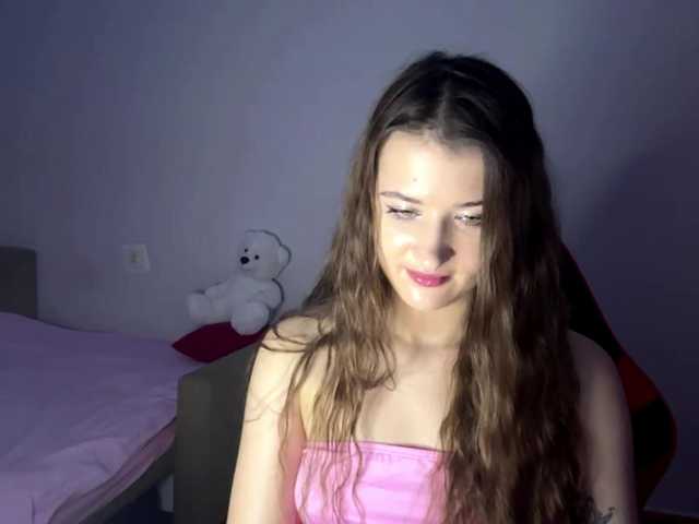 nessy-messy online show from August 6, 4:50 pm