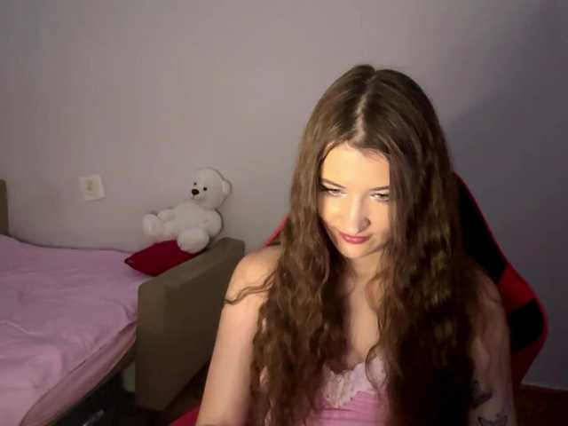 nessy-messy online show from August 11, 4:31 pm