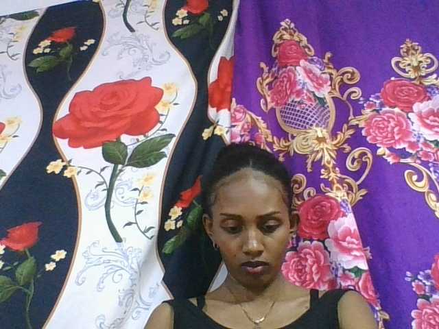 ninie1a online show from August 8, 1:11 pm