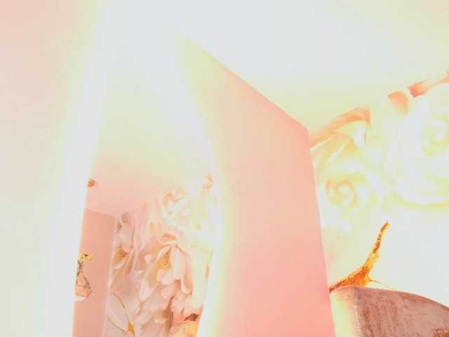 nylaroyale online show from August 5, 8:51 pm
