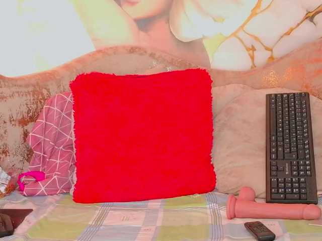 nylaroyale online show from August 7, 1:49 am