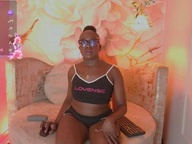 nylaroyale online show from August 12, 12:57 am