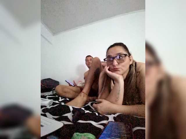 parejacuriosa1483 online show from February 28, 10:40 pm