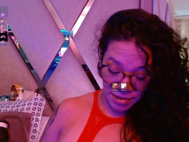 paula-daniela1 online show from August 4, 9:45 pm