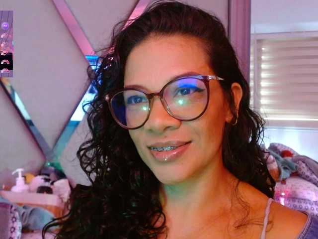 paula-daniela1 online show from August 5, 9:46 pm