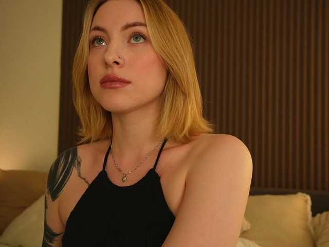 peachinstockings online show from August 12, 1:02 pm