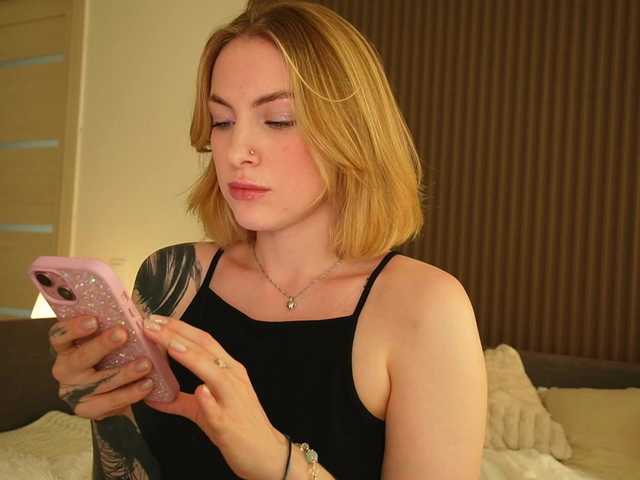 peachinstockings online show from August 14, 1:15 pm