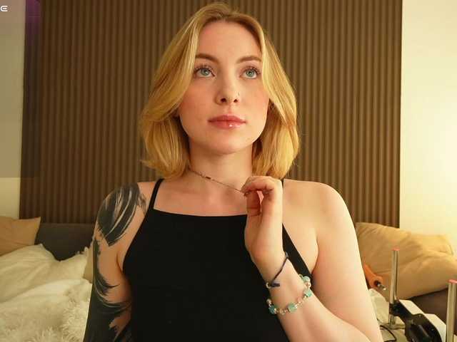 peachinstockings online show from August 14, 2:21 pm