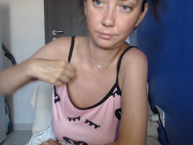 petitedanielle online show from August 2, 12:34 pm