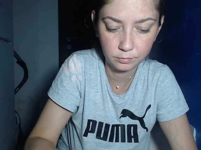petitedanielle online show from August 6, 12:09 am
