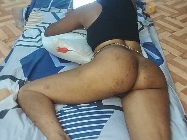petittegoddess254 online show from August 10, 9:05 pm