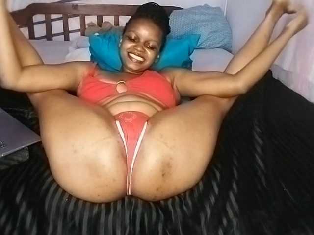 petittegoddess254 online show from August 13, 7:39 pm
