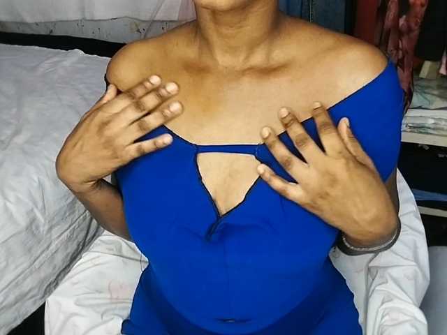 petittegoddess254 online show from August 15, 2:43 pm