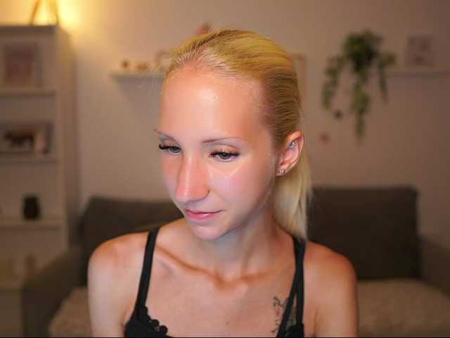 piperperri18 online show from August 4, 7:55 pm