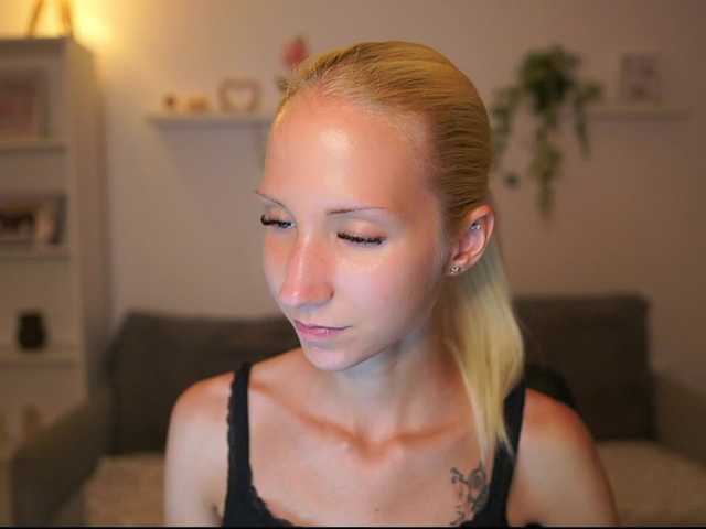 piperperri18 online show from August 7, 8:20 pm