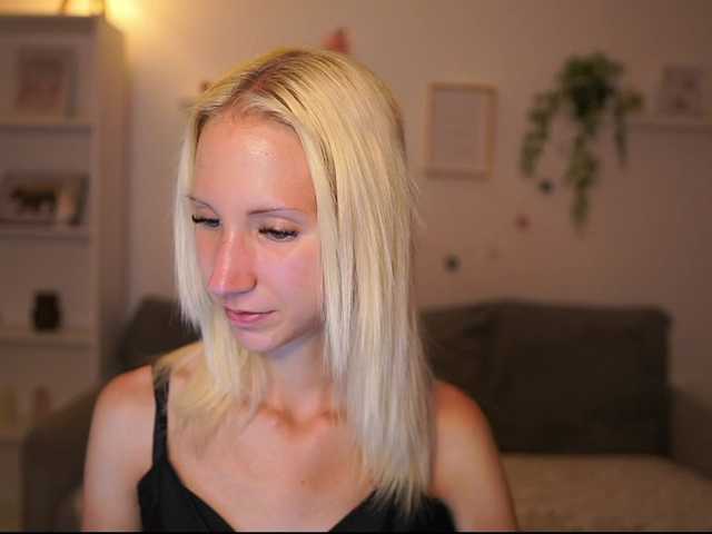 piperperri18 online show from August 11, 7:16 pm