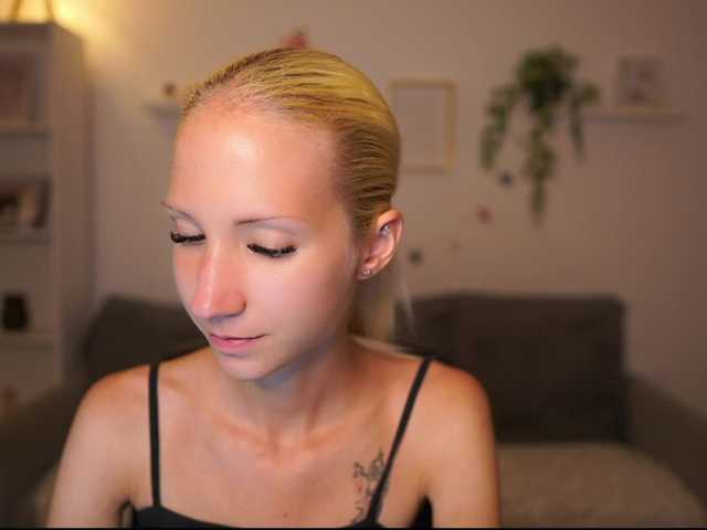 piperperri18 online show from August 13, 6:11 pm