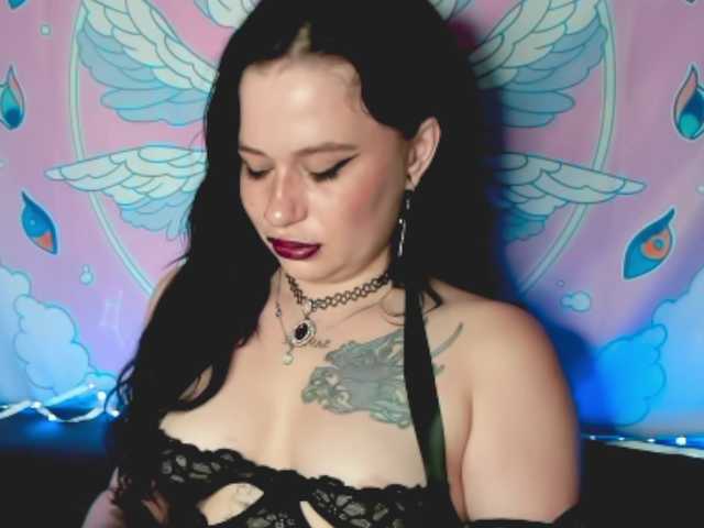 pretttyalice online show from July 23, 7:00 am