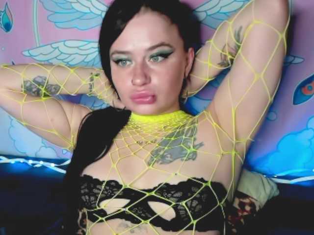 pretttyalice online show from July 26, 4:39 am