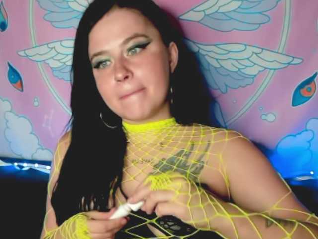 pretttyalice online show from July 26, 5:45 am