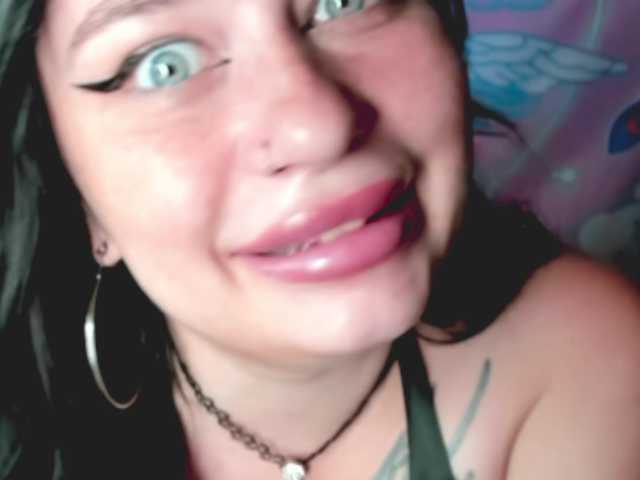 pretttyalice online show from August 7, 4:45 am
