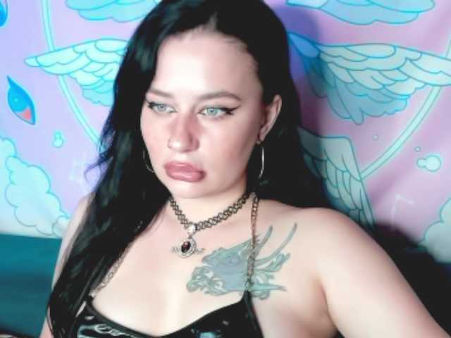 pretttyalice online show from August 10, 5:20 am