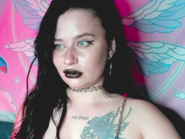 pretttyalice online show from August 11, 6:48 am