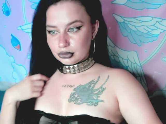 pretttyalice online show from August 12, 4:48 am