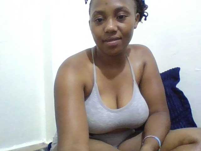 queenT online show from August 7, 8:42 pm