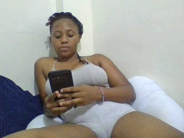 queenT online show from August 7, 9:48 pm