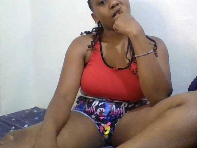 queenT online show from August 9, 8:54 pm