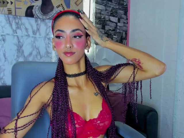 queencuarxxo online show from August 15, 1:09 am