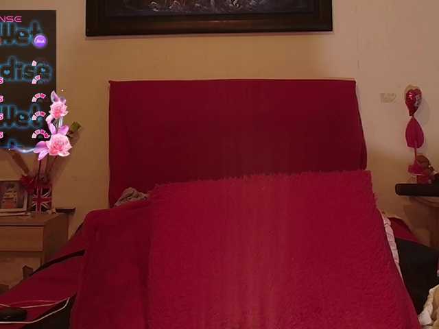 queensquirtluna online show from August 3, 12:12 pm