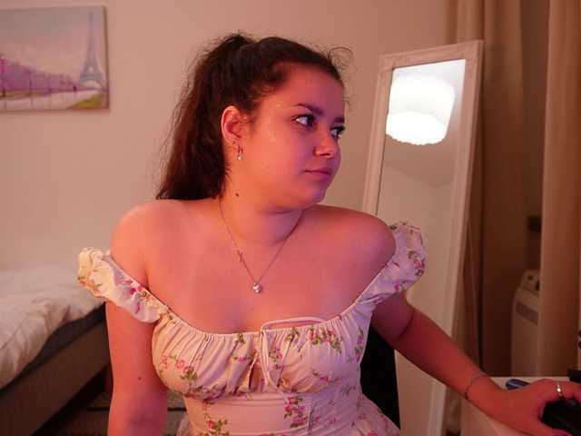 rizzcaprice online show from August 4, 7:22 pm