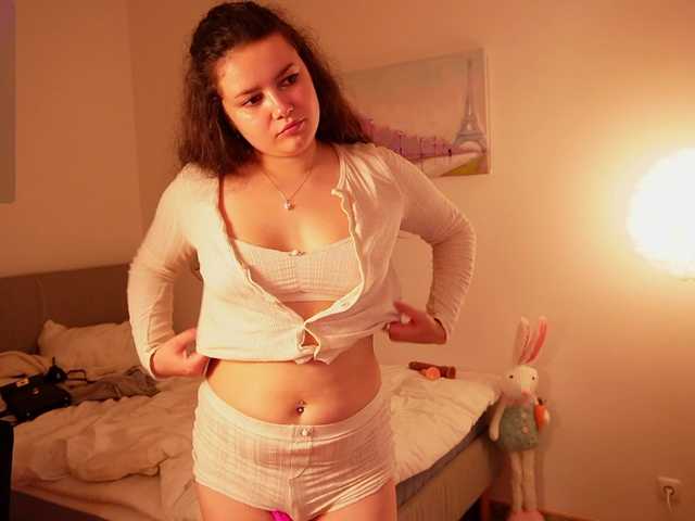 rizzcaprice online show from August 7, 8:20 pm